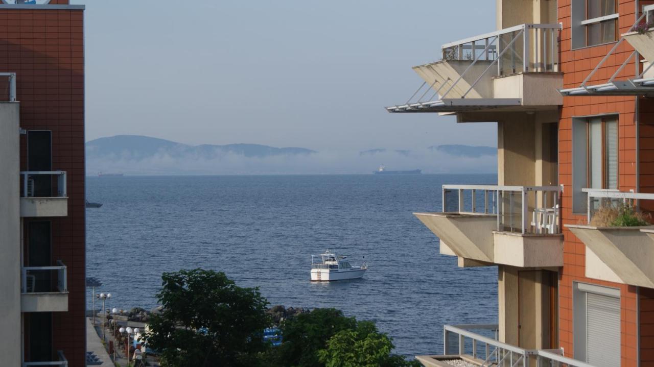Cozy Apartment With Sea View And Free Parking Pomorie Exterior foto