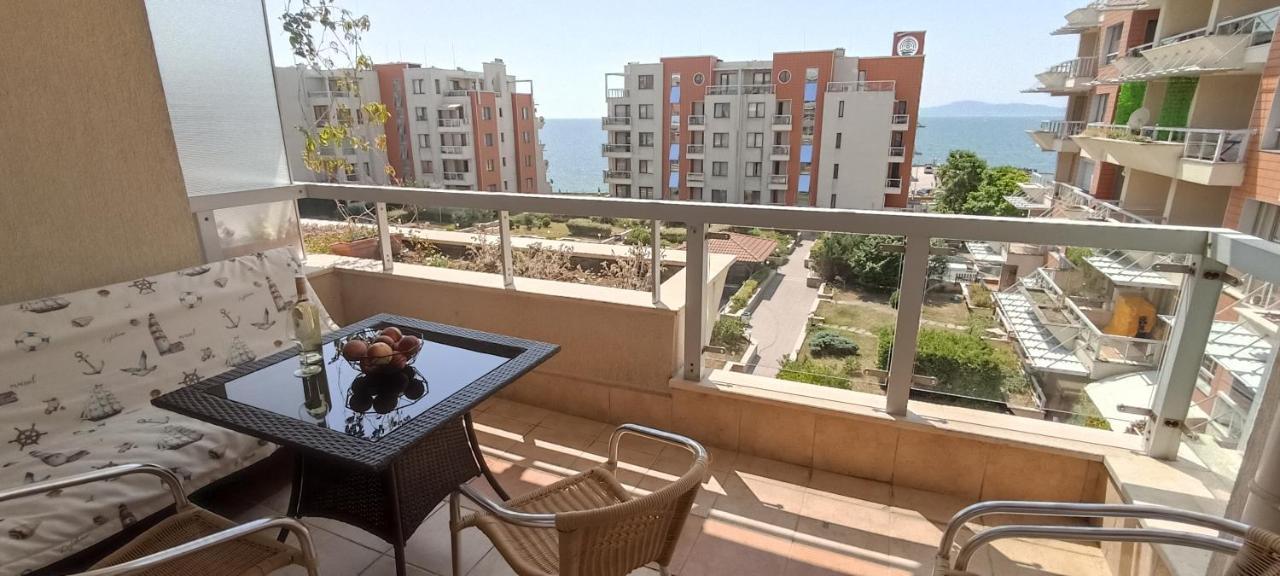 Cozy Apartment With Sea View And Free Parking Pomorie Exterior foto
